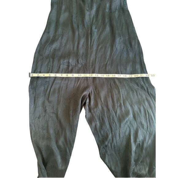 VICTORIA’S SECRET Wide Leg Floral Jacquard Deep V Cross Back Jumpsuit Black Sz S - Picture 8 of 12